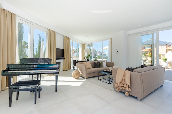 Foto van Luxe villa in Mijas Costa - Vakantiehuis in Mijas Costa - LivingRoom
