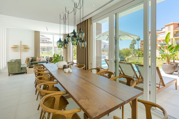 Foto van Luxe villa in Mijas Costa - Vakantiehuis in Mijas Costa - DiningRoom