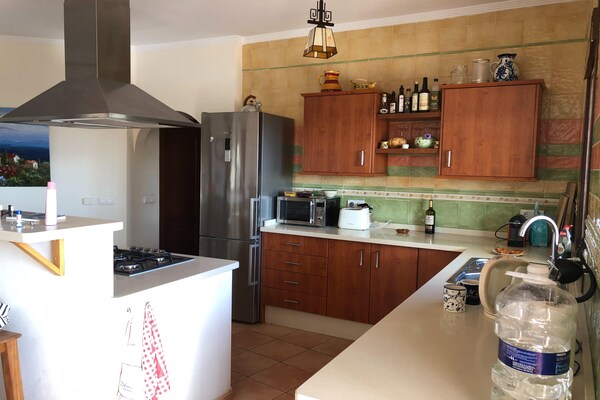 Foto van Zwembadretraite in Arenas - Vakantiehuis in Arenas - Kitchen