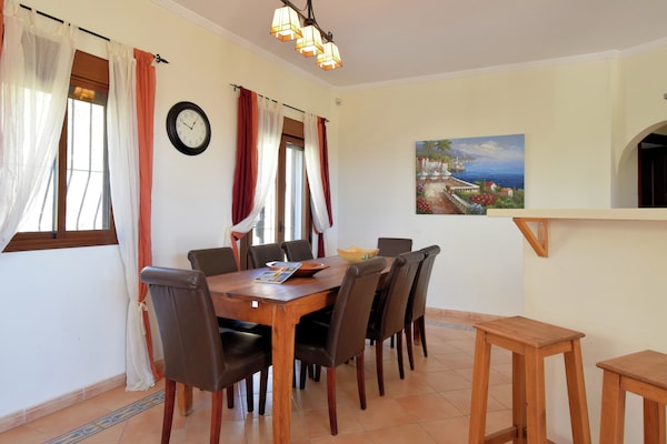 Foto van Zwembadretraite in Arenas - Vakantiehuis in Arenas - DiningRoom