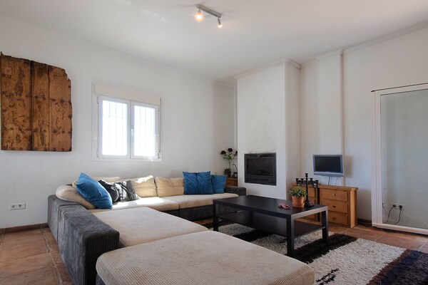 Foto van Villaverblijf met zeezicht - Vakantiehuis in Arenas - LivingRoom