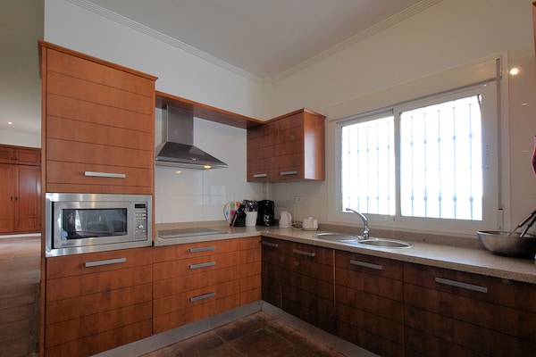 Foto van Villaverblijf met zeezicht - Vakantiehuis in Arenas - Kitchen