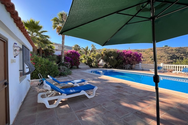 Foto van Villa op de heuvel Torre del Mar - Vakantiehuis in Arenas - PoolOfHouse