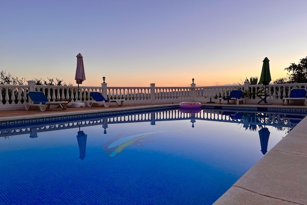 Foto van Villa op de heuvel Torre del Mar - Vakantiehuis in Arenas - PoolOfHouse