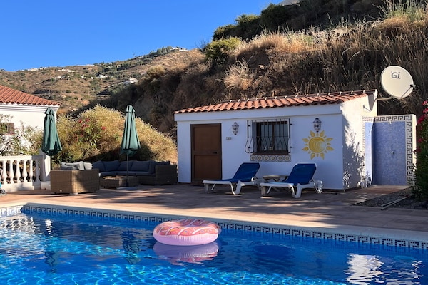 Foto van Villa op de heuvel Torre del Mar - Vakantiehuis in Arenas - PoolOfHouse