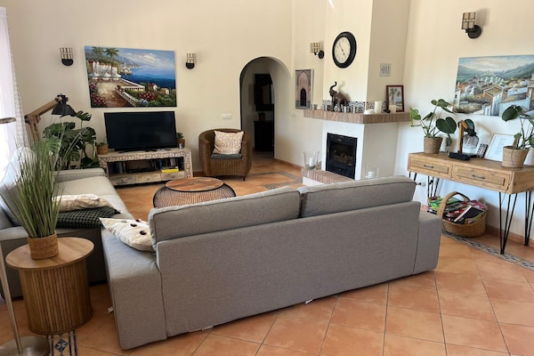 Foto van Villa op de heuvel Torre del Mar - Vakantiehuis in Arenas - LivingRoom