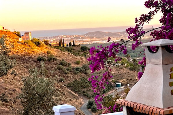 Foto van Villa op de heuvel Torre del Mar - Vakantiehuis in Arenas - ViewSummer
