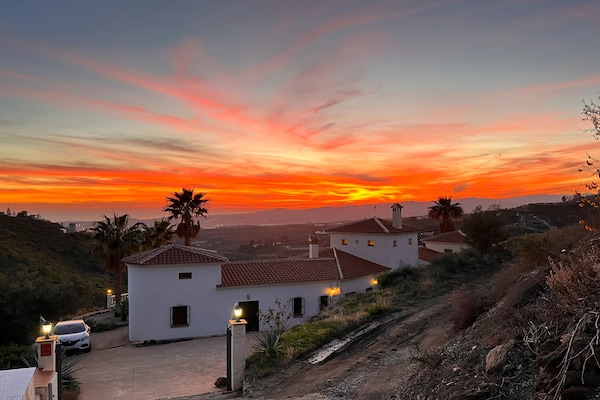 Foto van Villa op de heuvel Torre del Mar - Vakantiehuis in Arenas - ExteriorSummer
