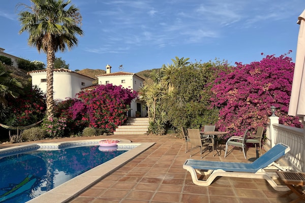 Foto van Villa op de heuvel Torre del Mar - Vakantiehuis in Arenas - PoolOfHouse