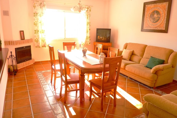 Foto van Vakantiehuis in Canillas bij Strand - Vakantiehuis in Canillas de Aceituno - LivingRoom