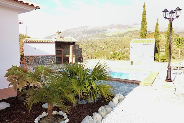 Foto van Vakantiehuis in Canillas bij Strand - Vakantiehuis in Canillas de Aceituno - GardenSummer