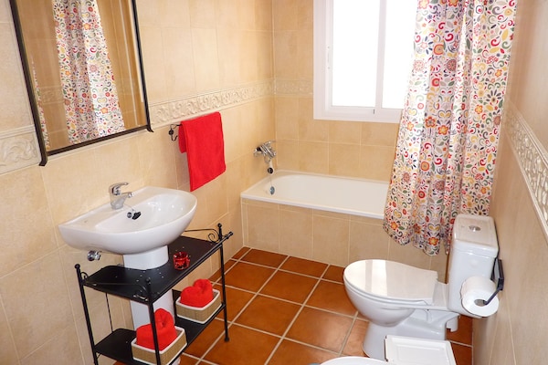 Foto van Vakantiehuis in Canillas bij Strand - Vakantiehuis in Canillas de Aceituno - BathRoom