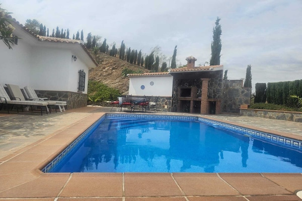 Foto van Vakantiehuis in Canillas bij Strand - Vakantiehuis in Canillas de Aceituno - PoolOfHouse