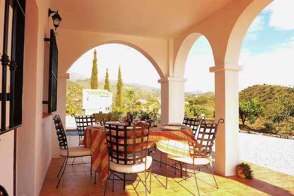 Foto van Vakantiehuis in Canillas bij Strand - Vakantiehuis in Canillas de Aceituno - TerraceBalcony