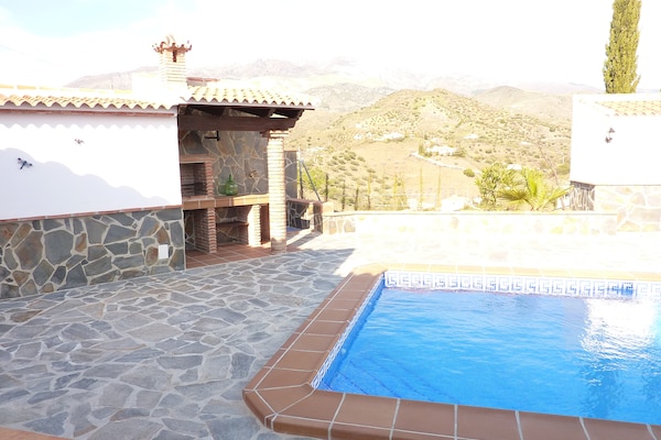 Foto van Vakantiehuis in Canillas bij Strand - Vakantiehuis in Canillas de Aceituno - PoolOfHouse