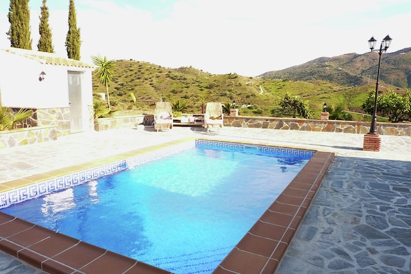 Foto van Vakantiehuis in Canillas bij Strand - Vakantiehuis in Canillas de Aceituno - PoolOfHouse