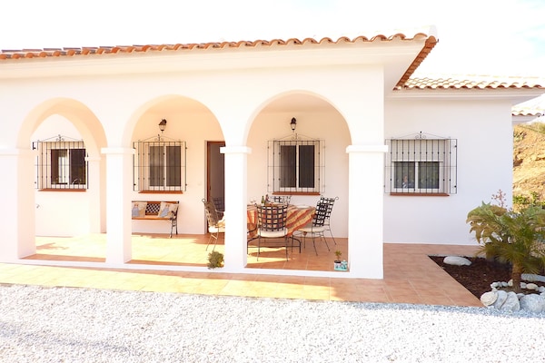 Foto van Vakantiehuis in Canillas bij Strand - Vakantiehuis in Canillas de Aceituno - ExteriorSummer