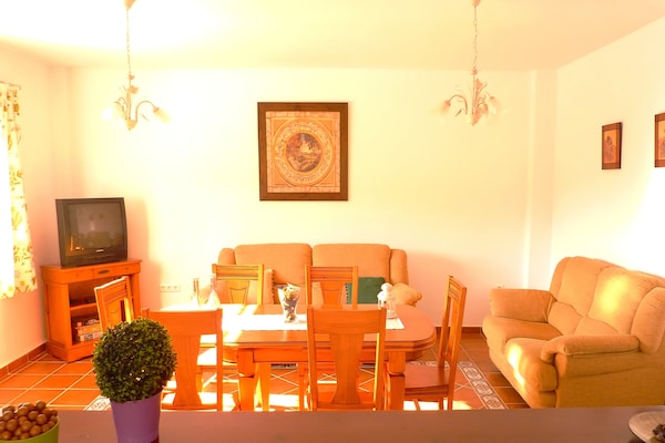 Foto van Vakantiehuis in Canillas bij Strand - Vakantiehuis in Canillas de Aceituno - LivingRoom