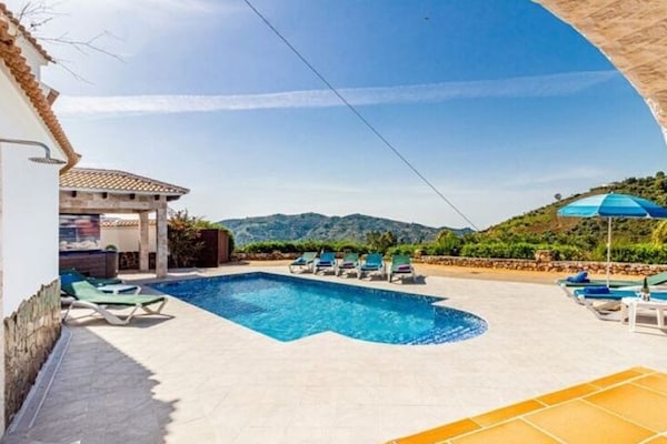 Foto van Familievilla met terras - Vakantiehuis in Sayalonga - PoolOfHouse