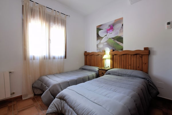 Foto van Familievilla met terras - Vakantiehuis in Sayalonga - BedRoom