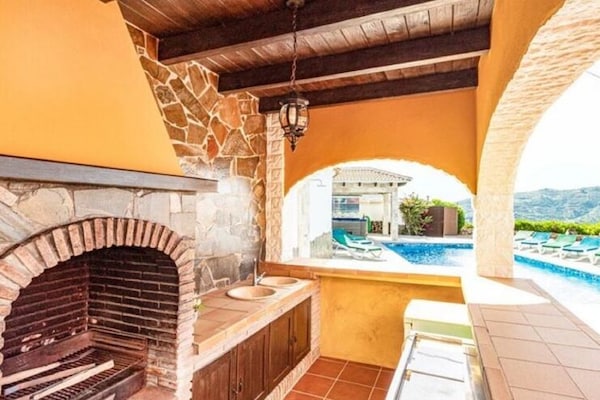 Foto van Familievilla met terras - Vakantiehuis in Sayalonga - Facilities