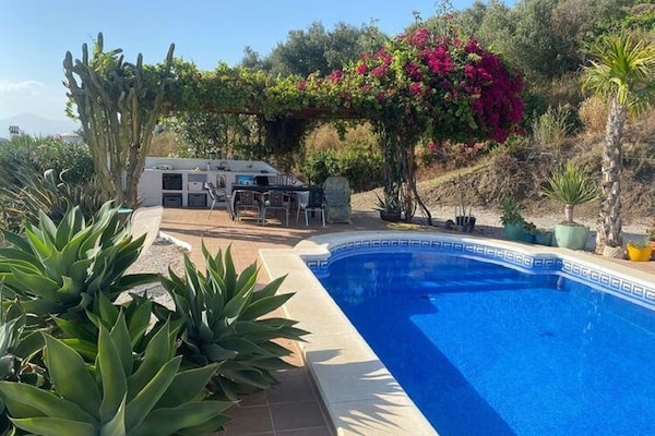 Foto van Villa in Arenas met uitzicht op zee - Vakantiehuis in Arenas - PoolOfHouse