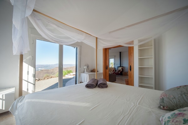 Foto van Villa in Arenas met uitzicht op zee - Vakantiehuis in Arenas - BedRoom