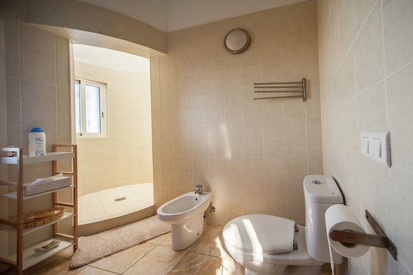 Foto van Villa in Arenas met uitzicht op zee - Vakantiehuis in Arenas - BathRoom