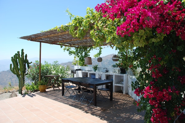 Foto van Villa in Arenas met uitzicht op zee - Vakantiehuis in Arenas - TerraceBalcony