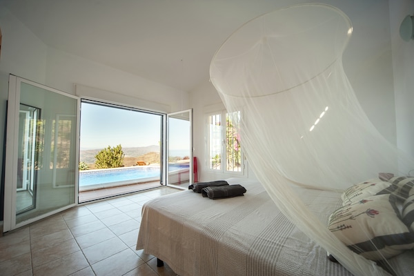 Foto van Villa in Arenas met uitzicht op zee - Vakantiehuis in Arenas - BedRoom