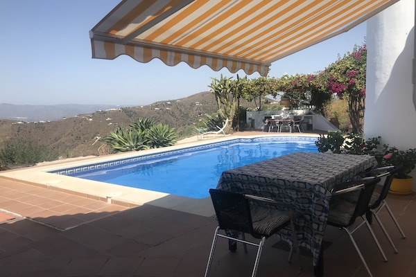 Foto van Villa in Arenas met uitzicht op zee - Vakantiehuis in Arenas - ExteriorSummer