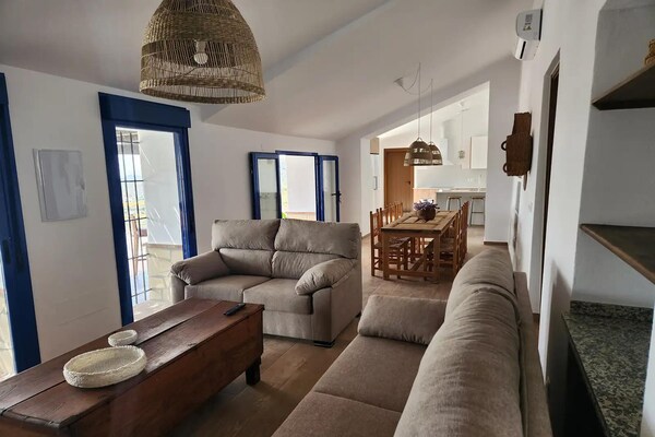 Foto van Villa Gabriel met privézwembad - Vakantiehuis in Canillas de Albaida - LivingRoom