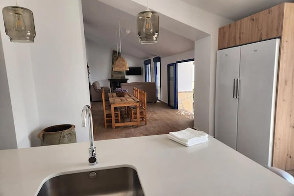 Foto van Villa Gabriel met privézwembad - Vakantiehuis in Canillas de Albaida - LivingRoom