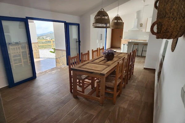 Foto van Villa Gabriel met privézwembad - Vakantiehuis in Canillas de Albaida - DiningRoom