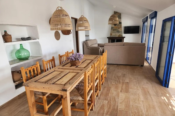 Foto van Villa Gabriel met privézwembad - Vakantiehuis in Canillas de Albaida - DiningRoom
