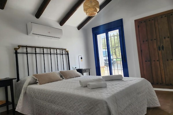 Foto van Villa Gabriel met privézwembad - Vakantiehuis in Canillas de Albaida - BedRoom
