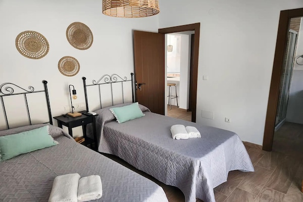 Foto van Villa Gabriel met privézwembad - Vakantiehuis in Canillas de Albaida - BedRoom
