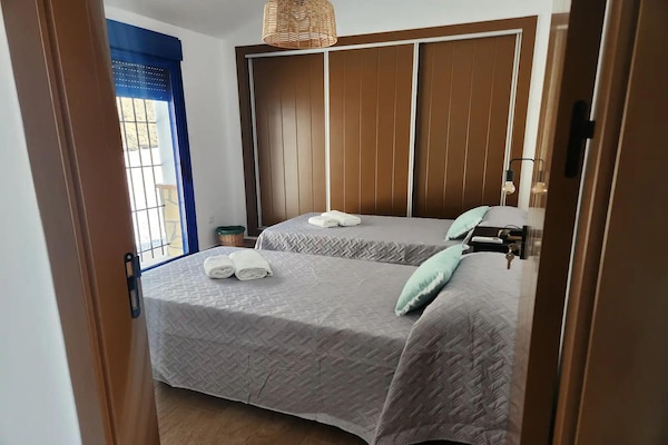Foto van Villa Gabriel met privézwembad - Vakantiehuis in Canillas de Albaida - BedRoom