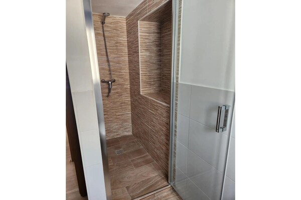 Foto van Villa Gabriel met privézwembad - Vakantiehuis in Canillas de Albaida - BathRoom