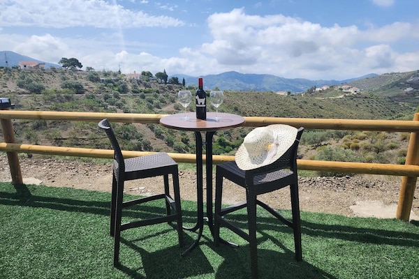 Foto van Villa Gabriel met privézwembad - Vakantiehuis in Canillas de Albaida - TerraceBalcony