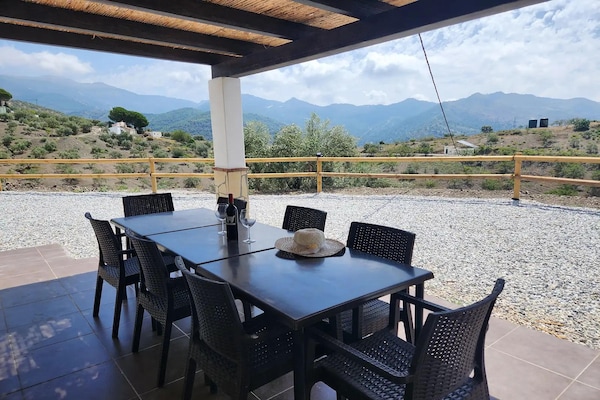 Foto van Villa Gabriel met privézwembad - Vakantiehuis in Canillas de Albaida - TerraceBalcony