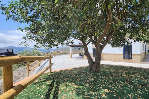 Foto van Villa Gabriel met privézwembad - Vakantiehuis in Canillas de Albaida - GardenSummer