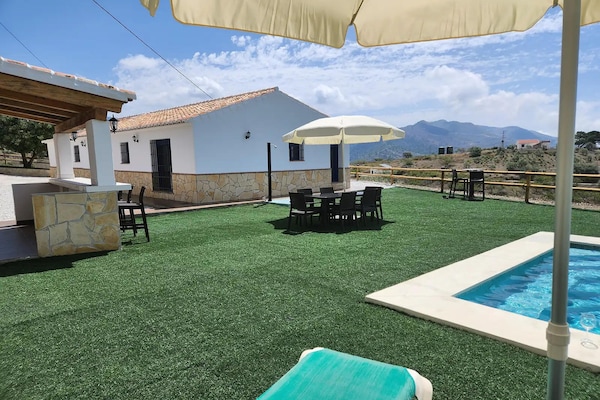 Foto van Villa Gabriel met privézwembad - Vakantiehuis in Canillas de Albaida - PoolOfHouse