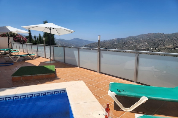 Foto van Schitterende familievilla met privézwembad voor 10 personen - PoolOfHouse