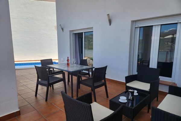 Foto van Schitterende familievilla met privézwembad voor 10 personen - TerraceBalcony