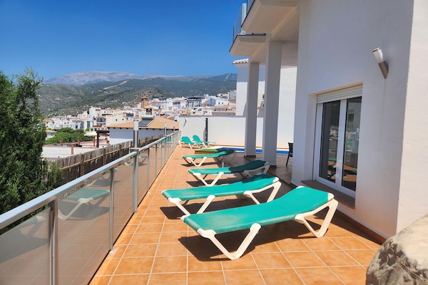 Foto van Schitterende familievilla met privézwembad voor 10 personen - TerraceBalcony