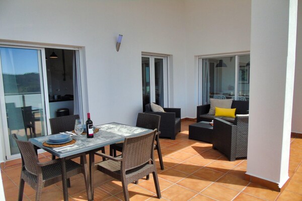 Foto van Schitterende familievilla met privézwembad voor 10 personen - TerraceBalcony