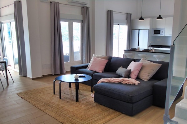 Foto van Schitterende familievilla met privézwembad voor 10 personen - LivingRoom