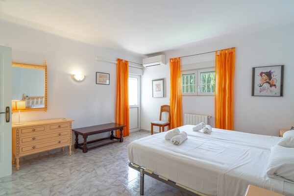 Foto van Villa in Nerja met zwembad bij Burriana Strand - Vakantiehuis in Nerja - BedRoom