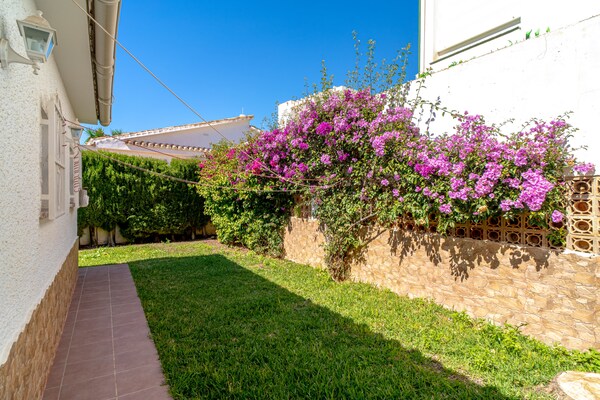 Foto van Villa in Nerja met zwembad bij Burriana Strand - Vakantiehuis in Nerja - GardenSummer